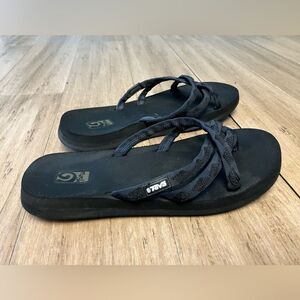 Teva women black/blue woven straps slide flipflops. Size 8